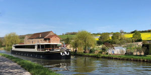 Hotel Barge GRAND CRU - Barging in France - www.BargeCharters.com