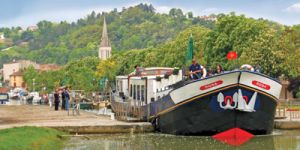 Hotel Barge ROSA - Barging in Gascony and Bordeaux France - www.BargeCharters.com