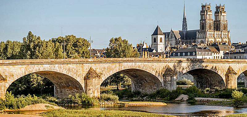 Barging in France - Orleans, Canal de Briare, France - BargeCharters.com