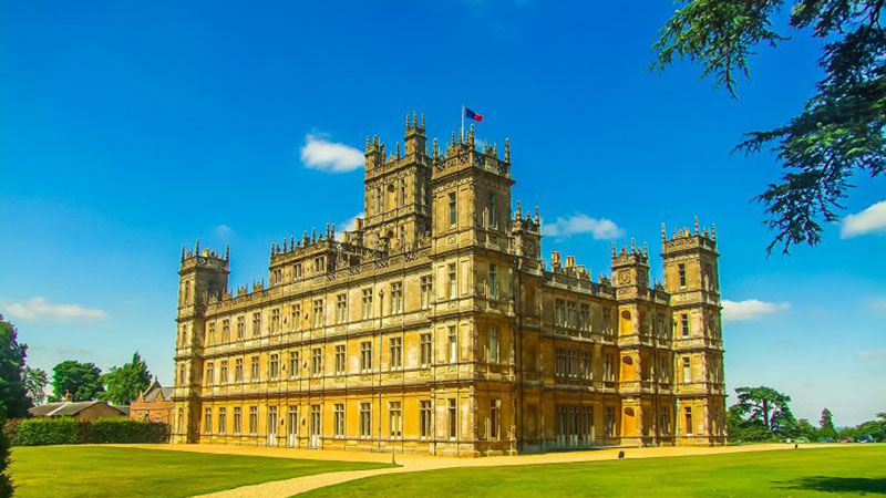 Barge charter cruises blog Barging blog - Highclere Castle / Downton Abbey - Free image from pixabay https://pixabay.com/photos/highclere-castle-castle-monument-848297/ diego_torres