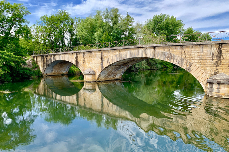 Burgundy canal - Barging in Burgundy France