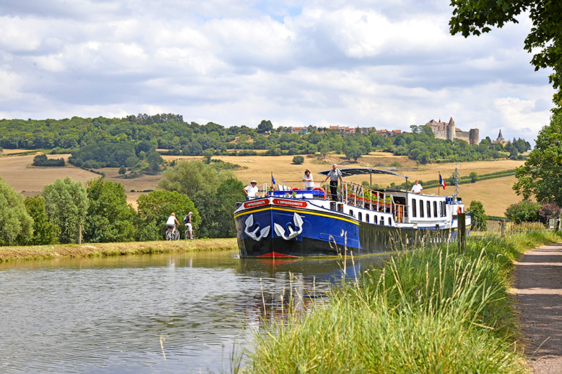 Burgundy canal - Barging in Burgundy France