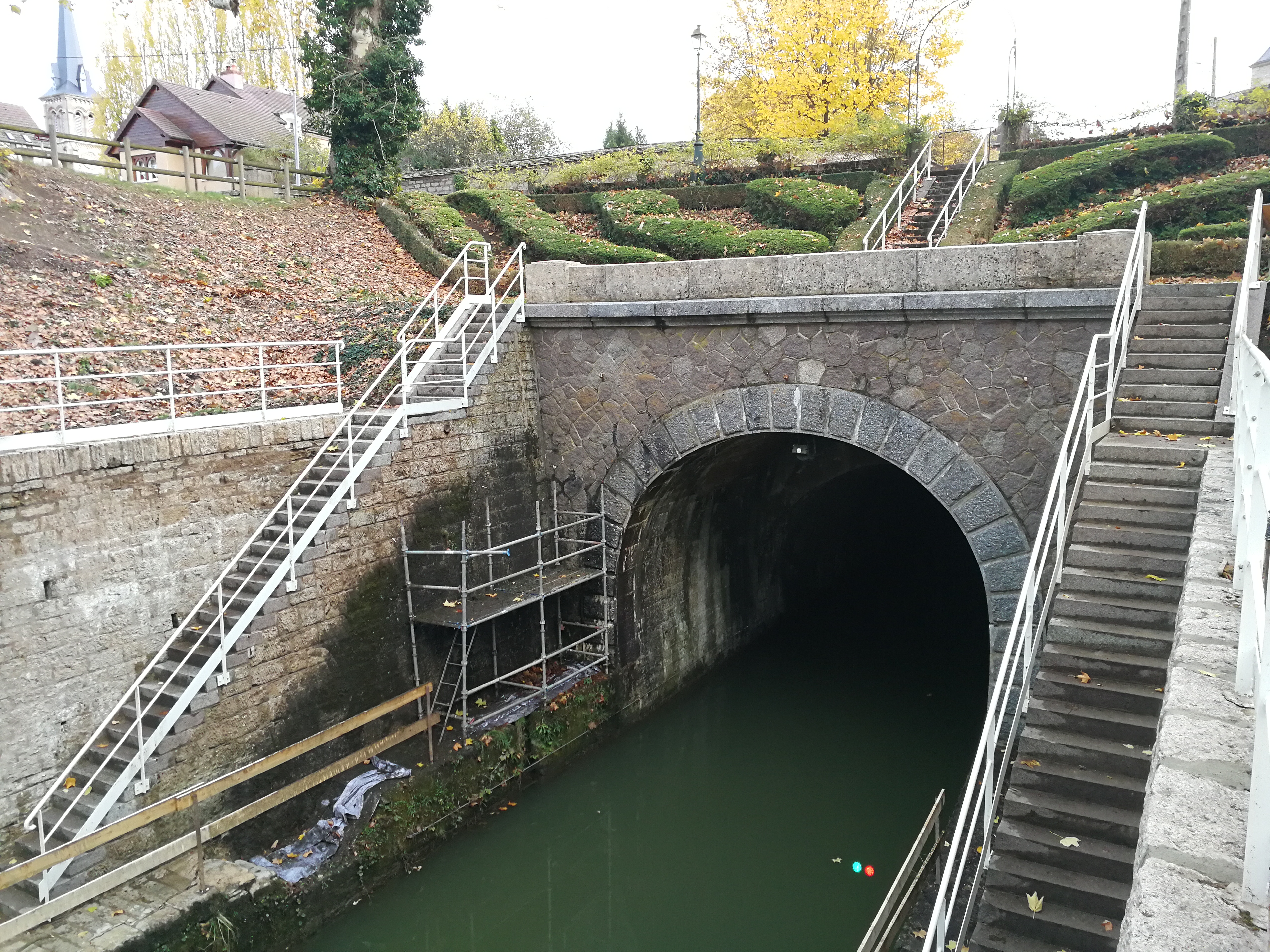 French Hotel Barges - Barging in France - Map ofCanal de Bourgogne, France - BargeCharters.com
