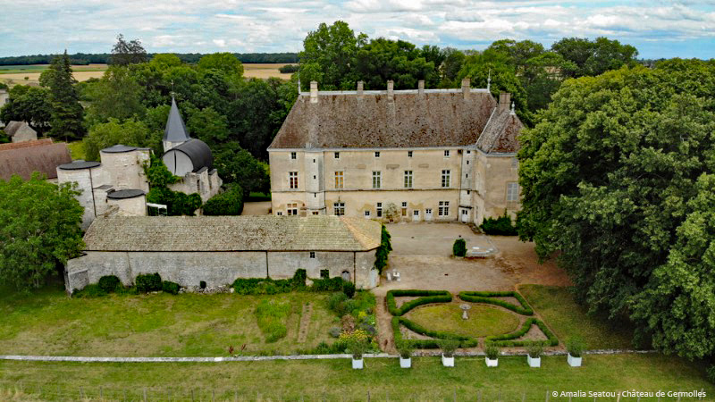 French Hotel Barge Finesse - Chateau de Germolles