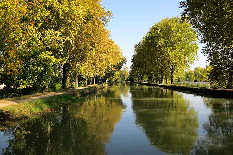 French Hotel Barges Vacations Cruises Tours Charters Barging in France - Canal de Garonne, France - BargeCharters.com