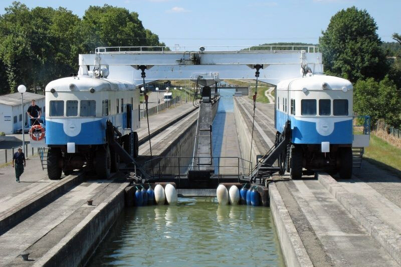 French Hotel Barges Vacations Cruises Tours Charters Barging in France - Canal de Garonne, France - BargeCharters.com
