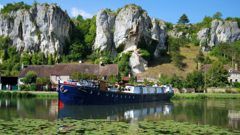 canal du nivernais - Auxerre The cliffs of Saussois