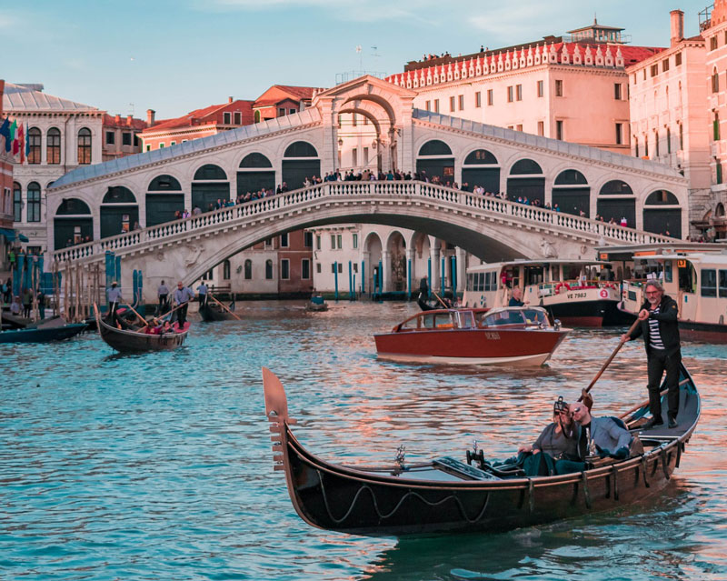 Barging cruise charter blog - Venice Italy gondolier