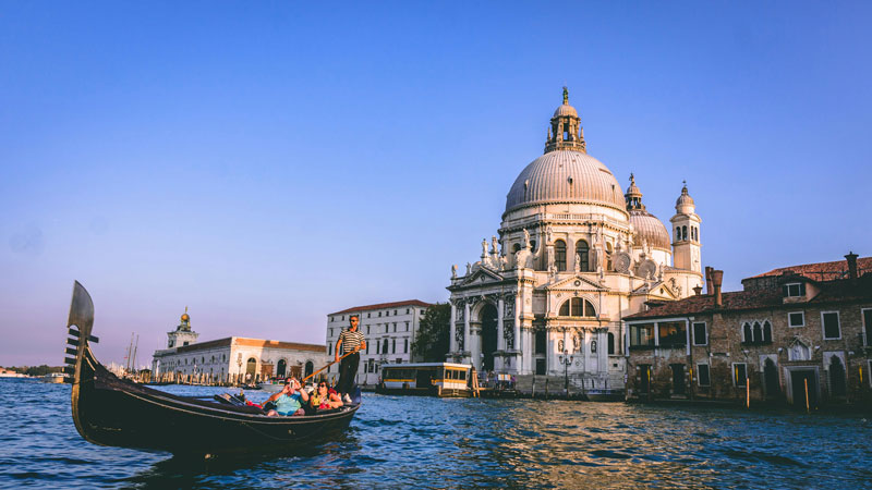 Barging cruise charter blog - Venice Italy gondolier