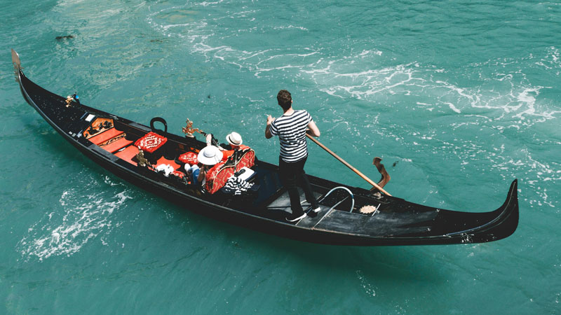 Barging cruise charter blog - Venice Italy gondolier