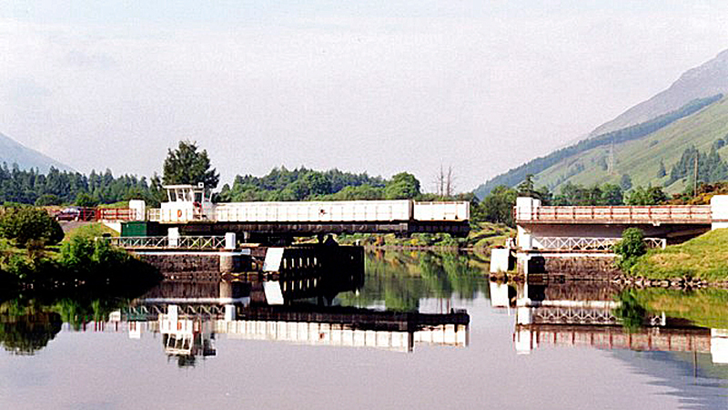 LAGGAN- Scottish Highland Caledonian Canal Barge Cruise