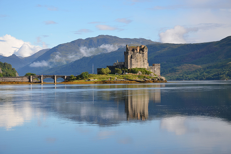 Scottish Highlander - Visit Eilean Donan Castle