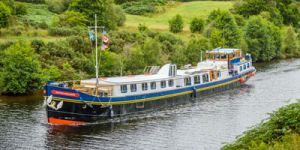 Scottish Hotel Barge Scottish Highlander offers barging cruises in the Highlands of Scotland