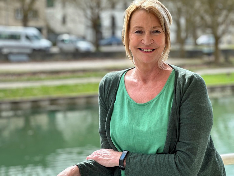Hostess Linzi - French Hotel Barge Savoir Vivre in Burgundy France