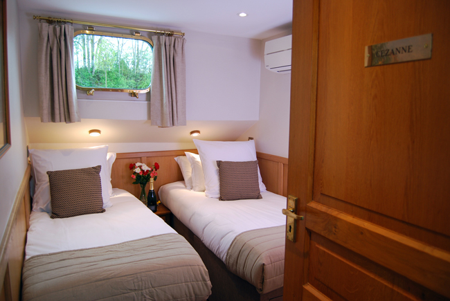 Hotel Barge L'Impressionniste - Cezanne stateroom, twins