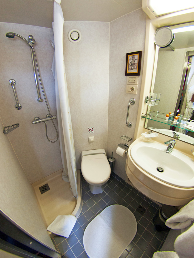 La Bella Vita - Guest ensuite bathroom