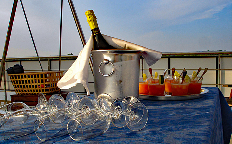 La Bella Vita - Cocktails on the sundeck
