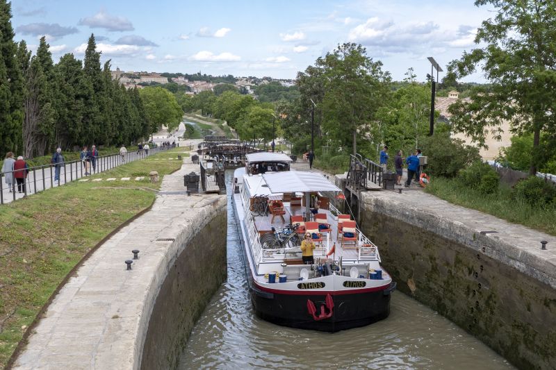 Athos traversing theFonserannes staircase lock