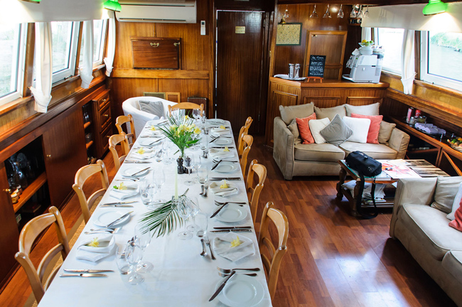 Barge Athos - Salon sofas & Dining table