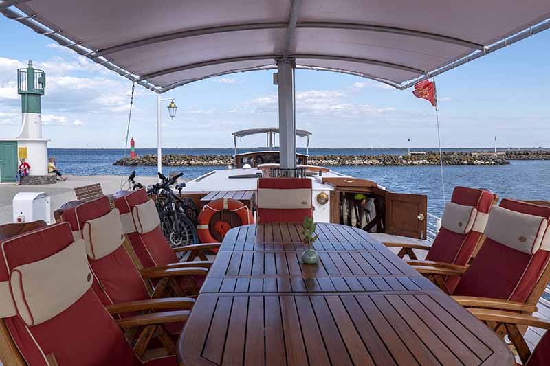 French Hotel Barge Athos - Large table & comfortable chairs under the sundeck's canopy
