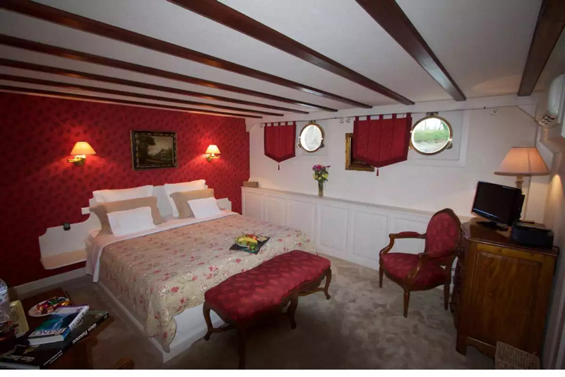 Hotel Barge Aurora - Guest cabin Venus/ Red stateroom (center forward)