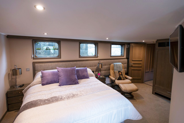 French Hotel Barge Grand Cru - guest cabin