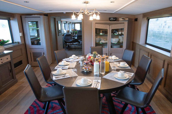 French Hotel Barge Grand Cru - Dining area