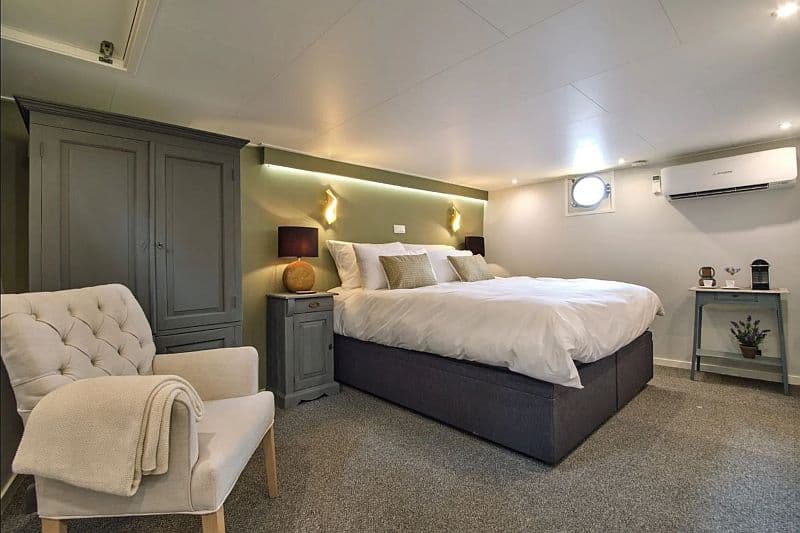 French Hotel Barge Kir Royale - Guest cabin, double