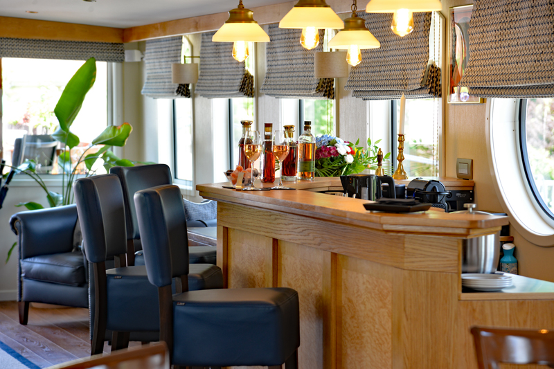 French Hotel Barge Kir Royale - Bar