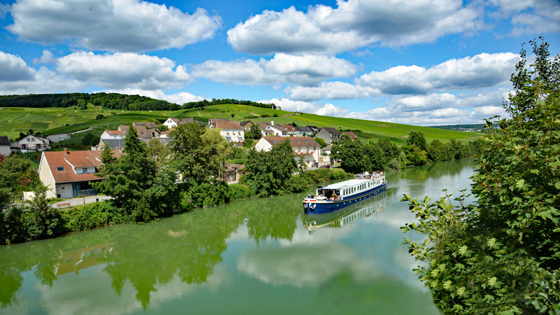 French Hotel Barge Kir Royale - Barge cruises in Champagne