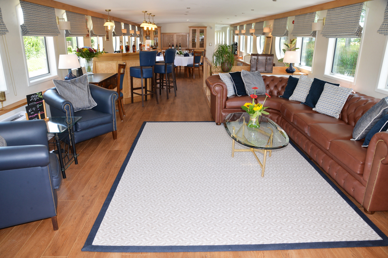 Hotel Barge Kir Royale: Saloon - Bar - Dining