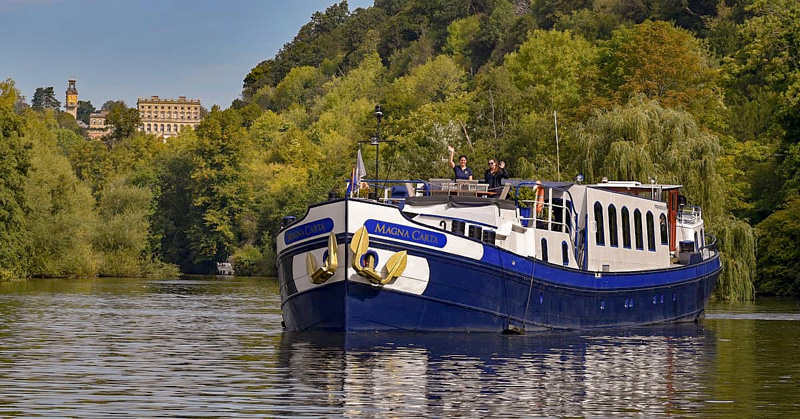 English Hotel Barge Magna Carta - Cruising on the Thames - Barging in England