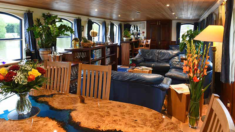 English Hotel Barge Magna Carta -Dining area & salon
