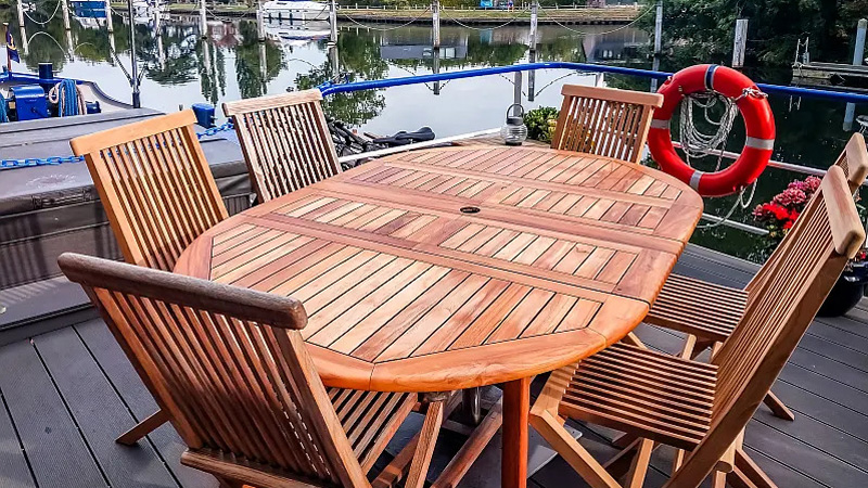 English Hotel Barge Magna Carta - Table & chairs on the sun deck