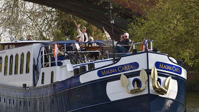 English Hotel Barge Magna Carta - Guests waving