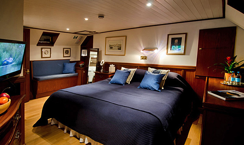 English Hotel Barge Magna Carta - Guest cabin