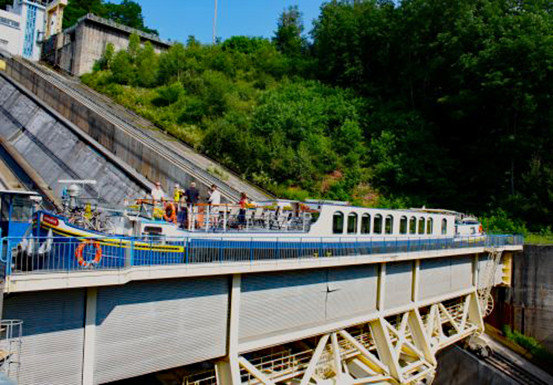 Hotel Barge Panache in the Arzvillier boat lift in Alsace-Lorraine, France