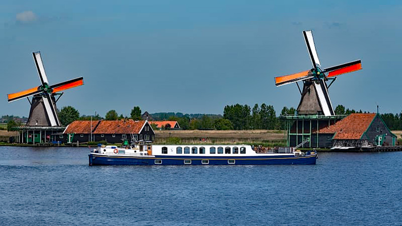 Hotel Barge Panache offers barge cruises in Holland - Dutch Tulip Cruises