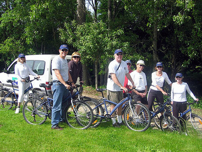 French Hotel Barge Prosperite - Guests are preparing for a bicycle ride with Prosperite's bikes
