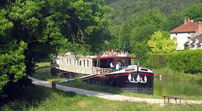 French Hotel Barge Prosperite - Enjoy your surrounding of this peaceful mooring