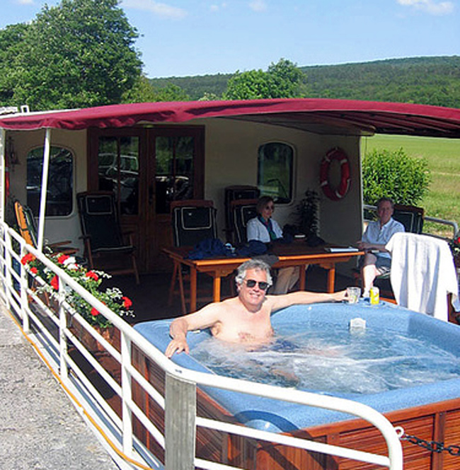 French Hotel Barge Prosperite - Enjoy the hot tub (spa pool) on the sun deck