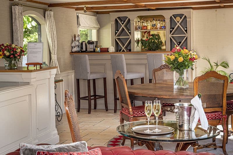 French Hotel Barge Renaissance - Dining & bar