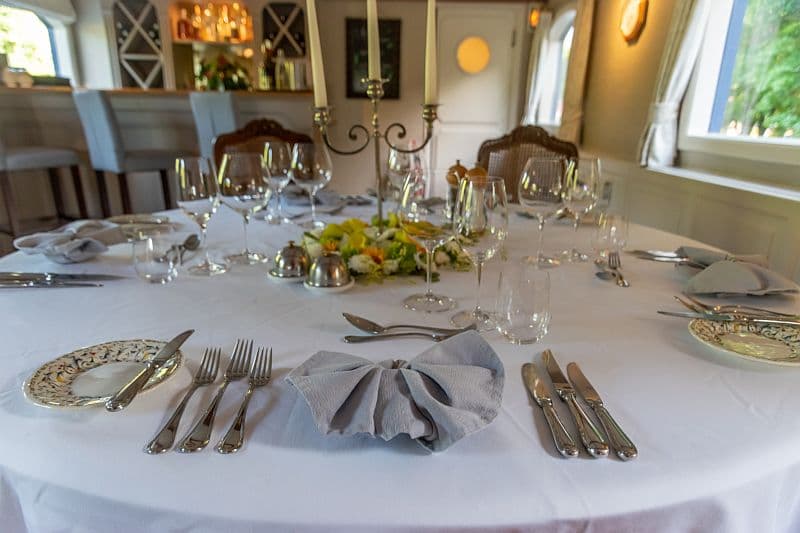 French Hotel Barge Renaissance - Table setting