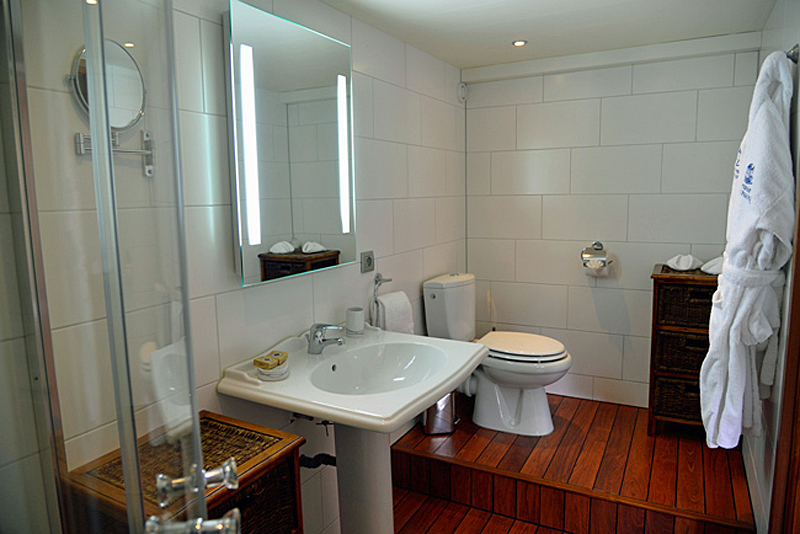 Private ensuite bathroom