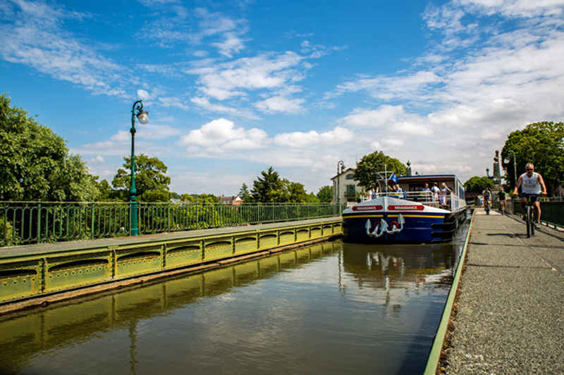 French Hotel Barge Renaissance - Get a bit of exercise with a bike ride along the canal