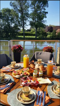 French Hotel Barge Rendez-Vous - Al Fresco breakfast on the sundeck