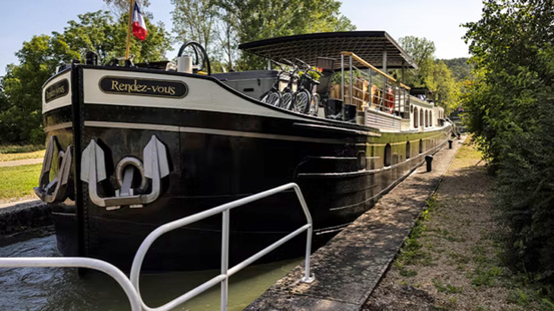 French Hotel Barge Rendez-Vous in a lock