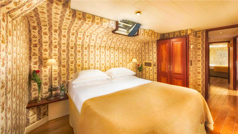 French Hotel Barge Roi Soleil - Guest cabin