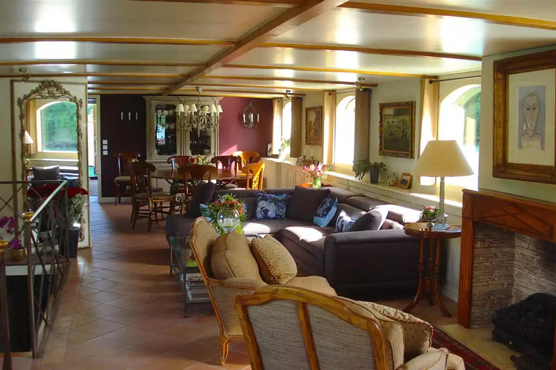 Hotel Barge Aurora - Saloon looking aft