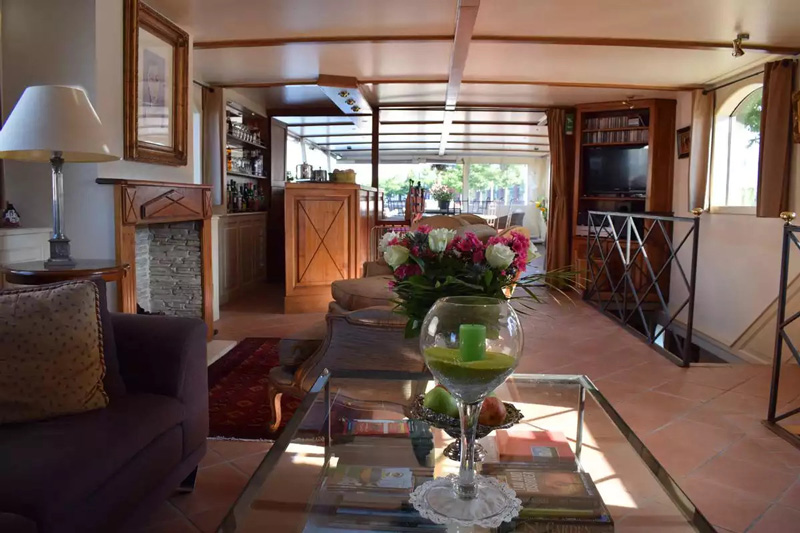 Hotel Barge Aurora - Saloon looking forward